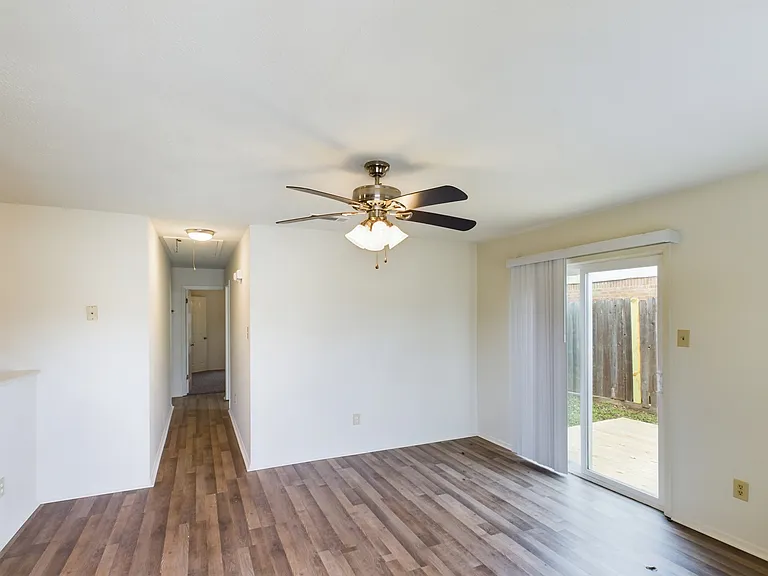 1403 Gramma Ct — Photo 3