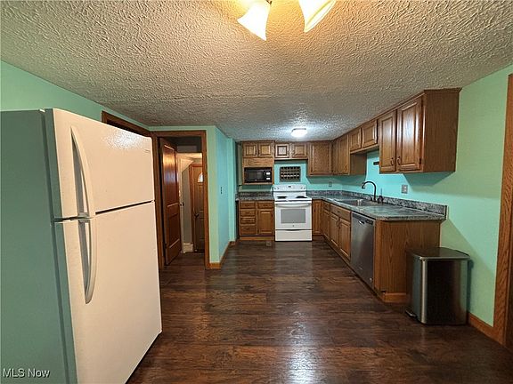 4th image of 53 S Lake St