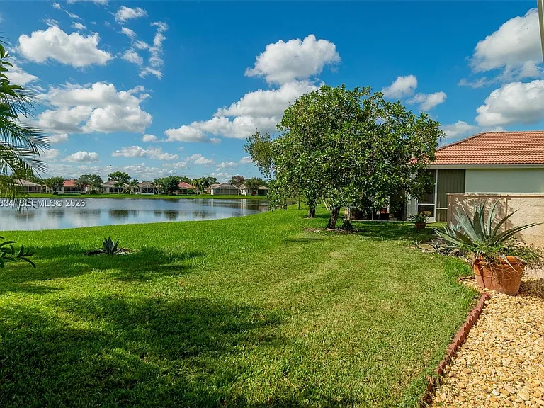 2675 Clipper Cir — Photo 28
