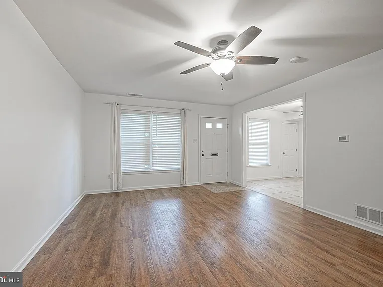 1051 Harbour Dr — Photo 6