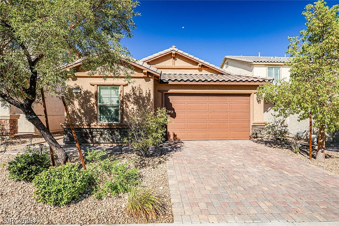 3 bed, 2.0 bath, 1672 sqft, $2,150 — Photo 1