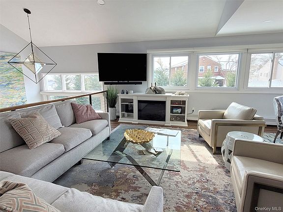 3rd image of 702 Fishermans Road