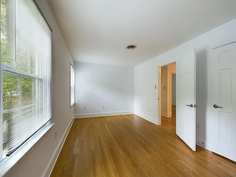 10211 Windbluff Dr — Photo 32