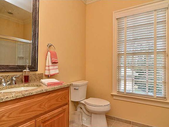 4th image of 129 Richmond Hill Ct