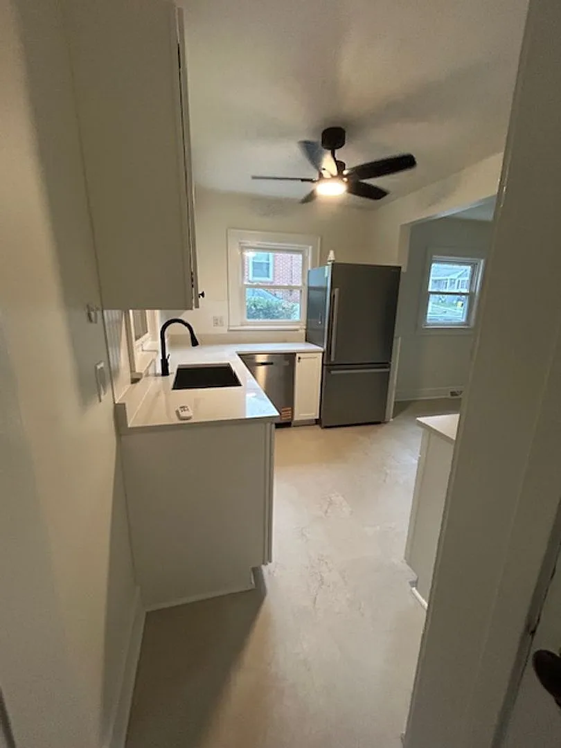 Beautifully Updated 4 Bedroom, 2 Bathroom Home for Rent Pearisburg, VA — Photo 4