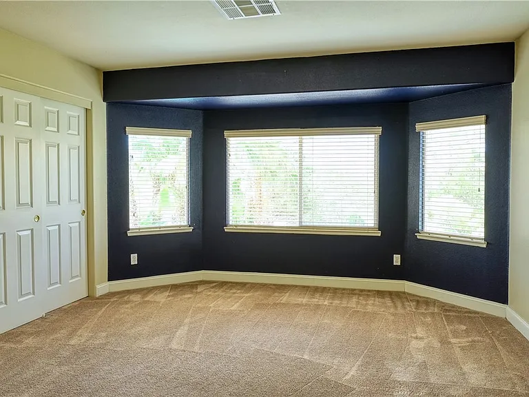 3924 Royal Scots Ave — Photo 33