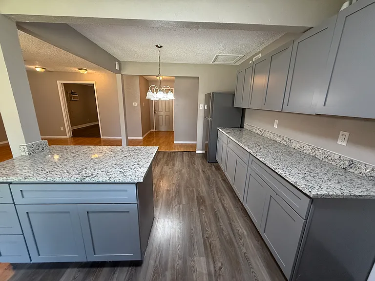 1434 Lavendale Ln — Photo 6