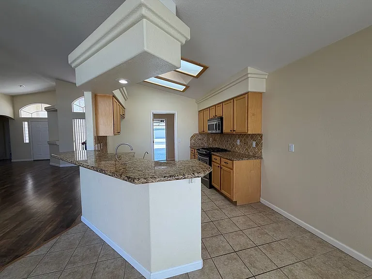 2581 Highland Trl — Photo 10