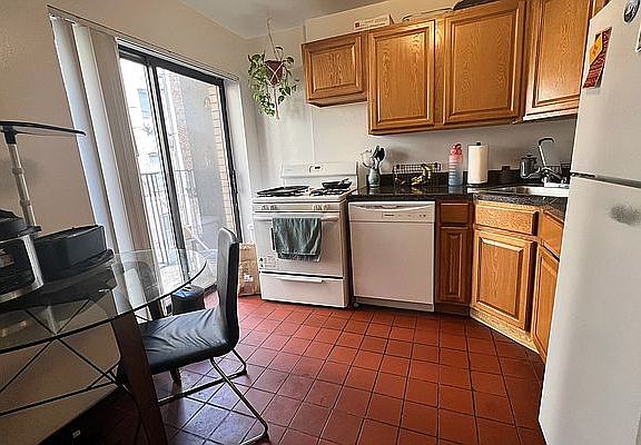 3rd image of 325 E 64th St APT 308