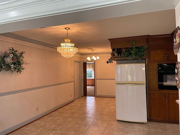 4th image of 1124 Bloodworth Ln