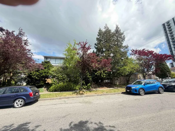 495 W 39th Ave, Vancouver, BC V5Y 2P8