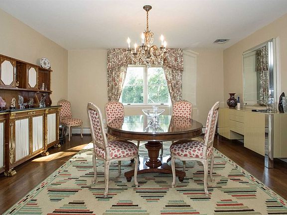 5th image of 195 Regent Dr