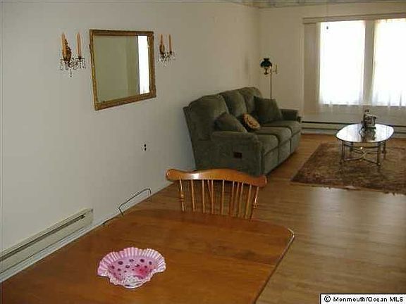 Living & Dinig w/Wood Floors