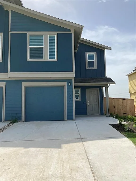 3 bed, 2.5 bath, 1345 sqft, $1,750 — Photo 1