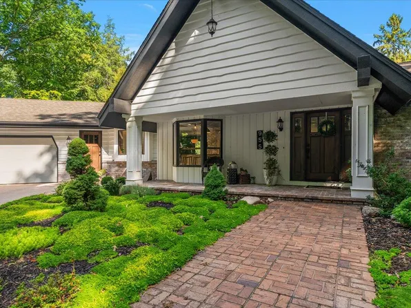 955 Kenwood Dr, Holland, MI 49423