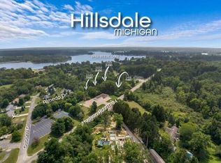 1640 Almeda Dr, Hillsdale, MI 49242