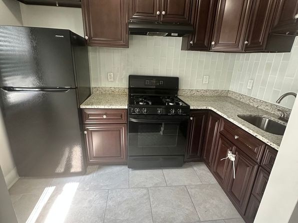 918 Saint Dunstans Rd APT 1