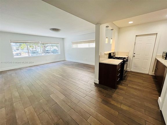 3rd image of 1001 Bay Dr APT 944