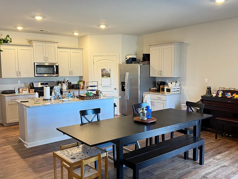 7968 Hickory Meadows Rd — Photo 3