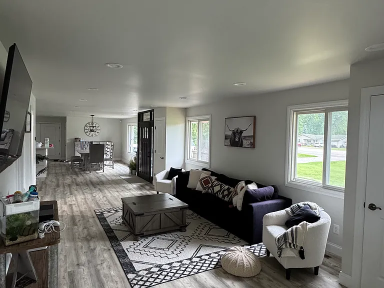 1571 N Huron Rd — Photo 15
