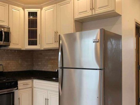 3rd image of 504 Franklin Ave #2A