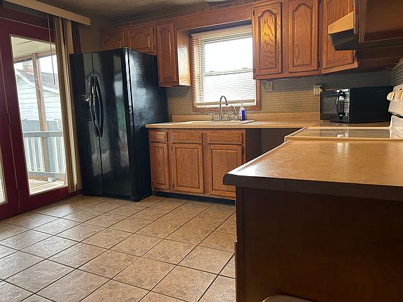 2nd image of 205 Moore St