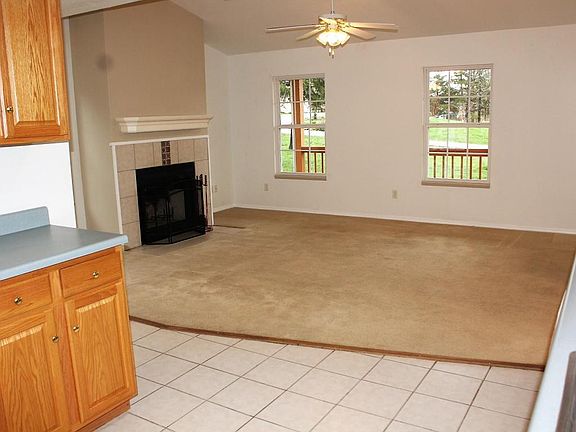5th image of 147 Deer Park Cir