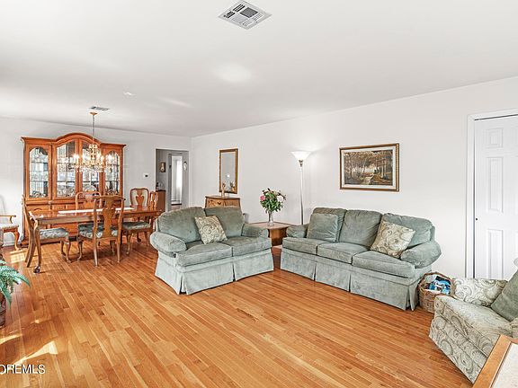 4th image of 52 Hyannis Street