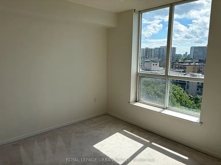 21 Overlea Blvd #902 — Photo 12