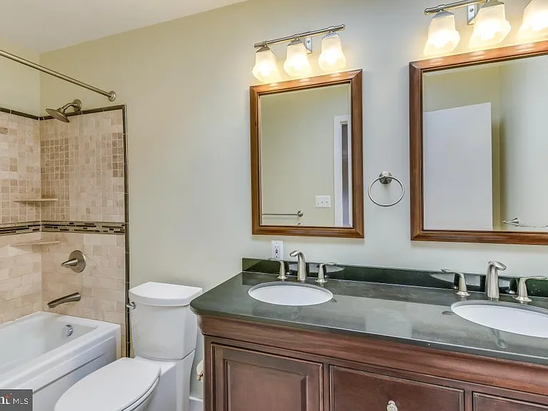 7220 Vistas Ln — Photo 19