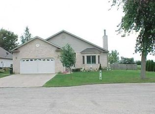 611 W School St, Plano, IL 60545