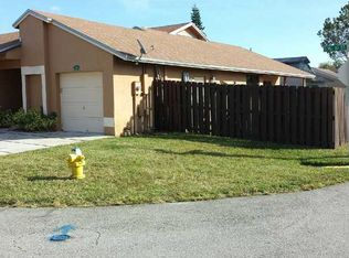 10840 SW 10th St, Pembroke Pines, FL 33025