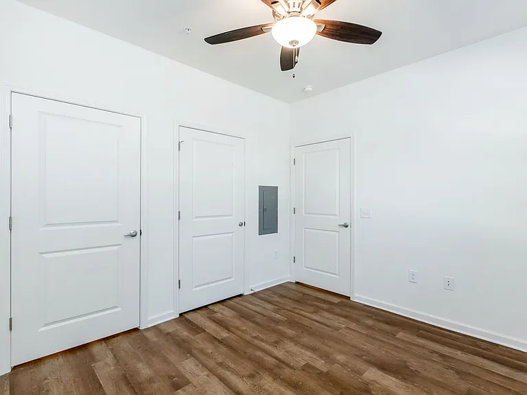 165 E Wright St — Photo 13