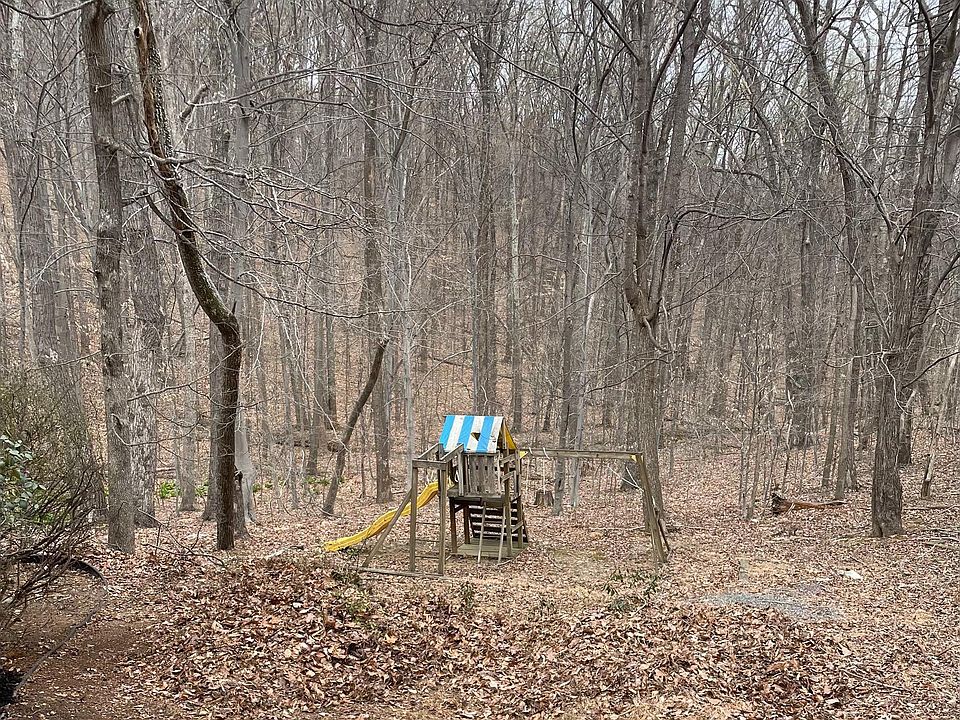 2nd image of 41486 Daleview Ln