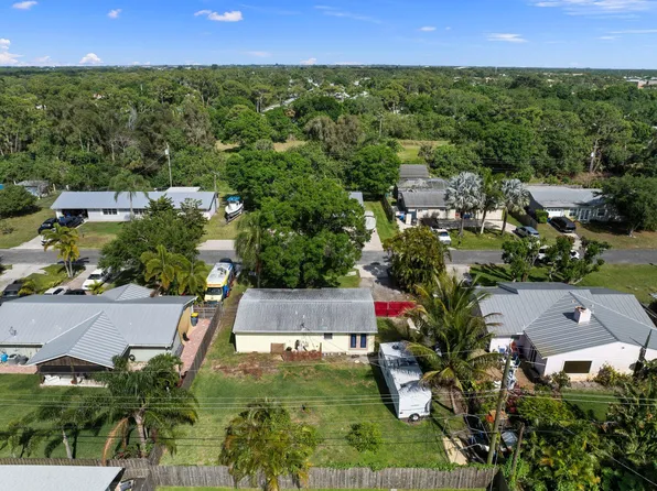 3090 SW Edwards Avenue, Palm City, FL 34990
