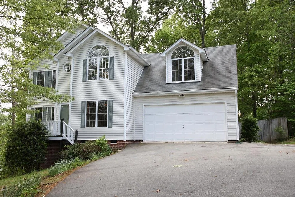 4 bed, 2.5 bath, 1926 sqft, $2,500 — Photo 1