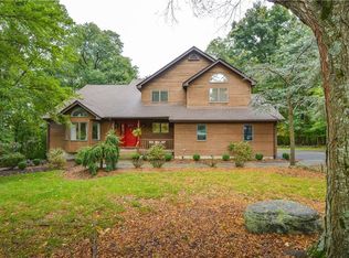 12 Christine Dr, Chestnut Ridge, NY 10977