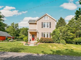 8207 Armstrong Ln, Slatington, PA 18080