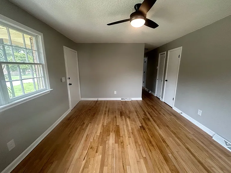 210 Cabin Creek Blvd — Photo 2