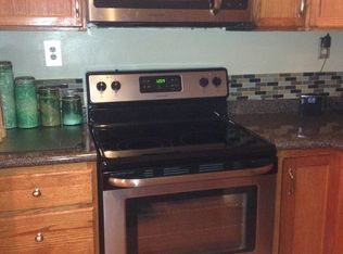 1112 Red Oak St, Charleston, WV 25302