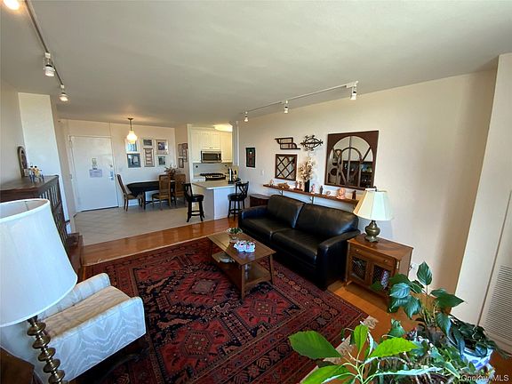 5th image of 27010 Grand Central Parkway #9M