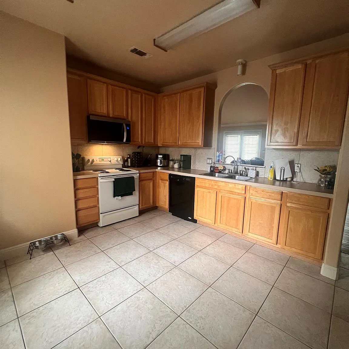 3 bed, 2.0 bath, 1538 sqft, $1,875 — Photo 4