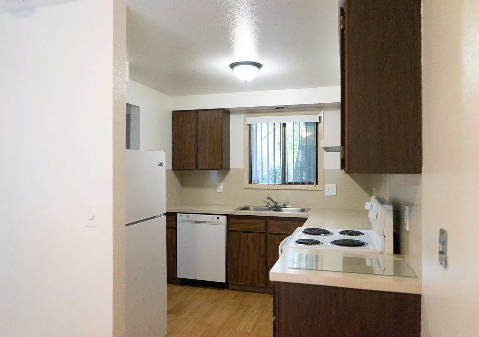 Oakview Terrace Apartments — Photo 4