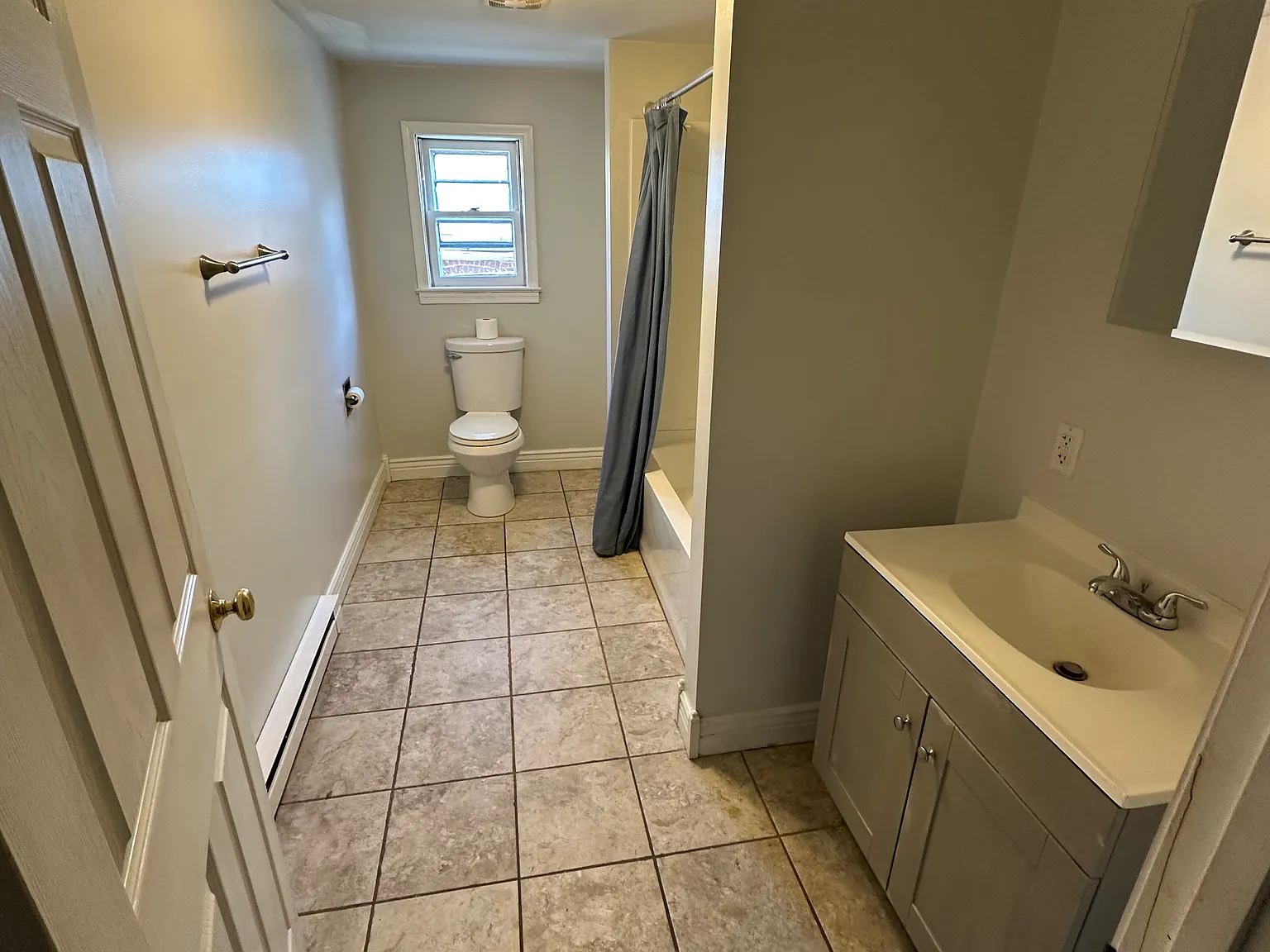 2 bed, $1,100 — Photo 4