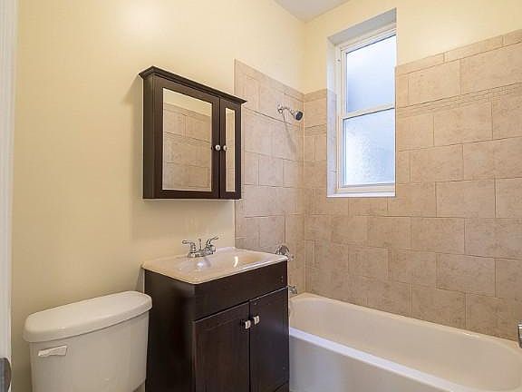 5th image of 4427 N Wolcott Ave APT 1A