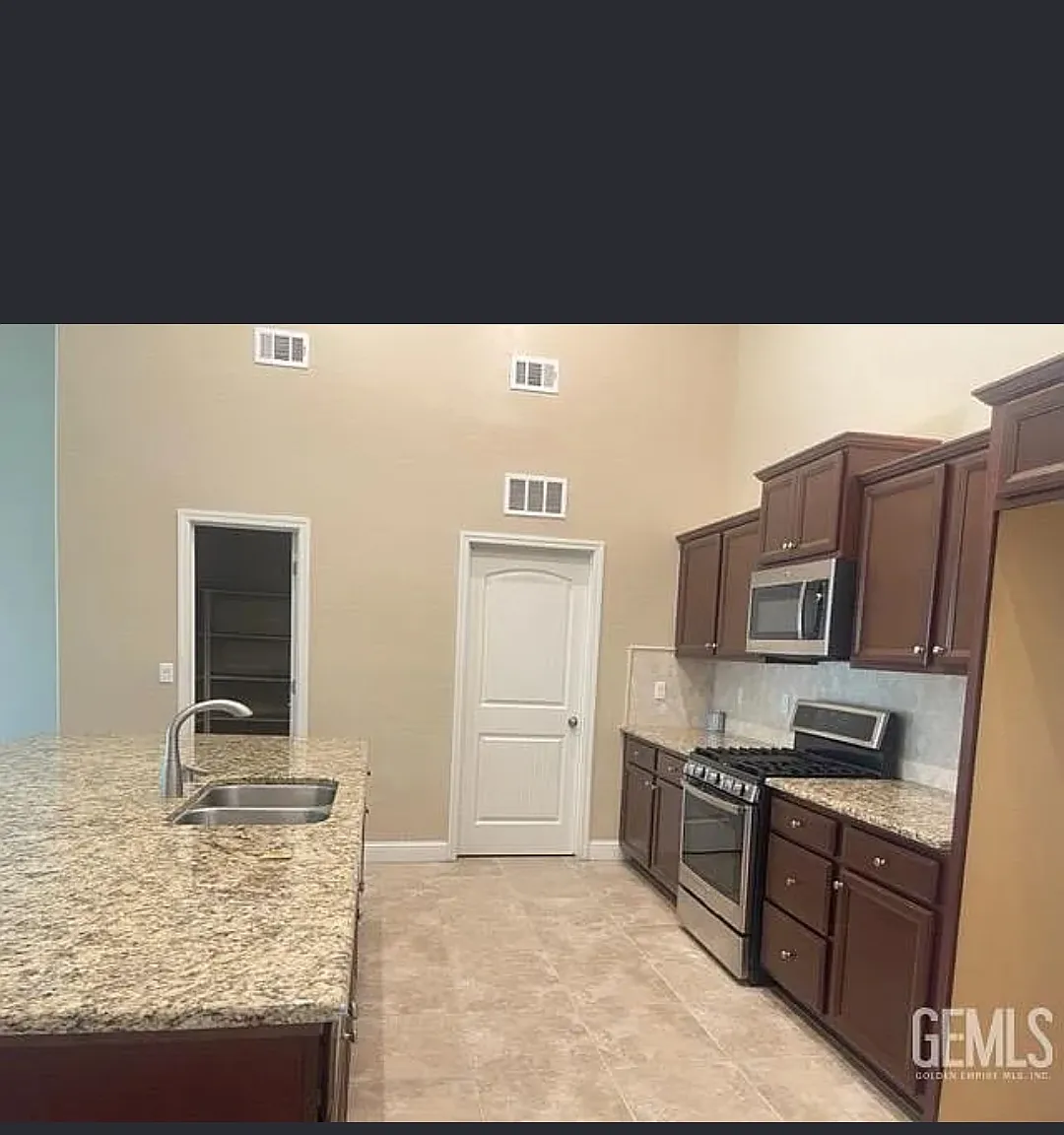 3 bed, 1746 sqft, $2,350 — Photo 1