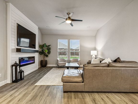 5th image of 1008 Westwood Ln