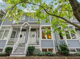 3039 N Lakewood Ave, Chicago, IL 60657