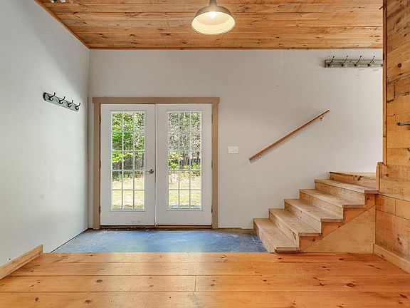 3rd image of 1298 Cobb Hill Road