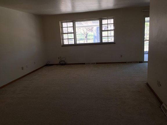 3rd image of 2048 Grice Ln